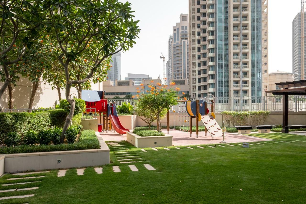Maison Privee - Exclusive Apt With Burj Khalifa Next Door Дубай Екстериор снимка
